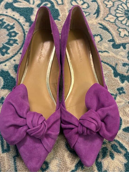 Banana Republic Shoes - Banana Republic Purple Suede Bow Pointed-Toe Flats. Size 9.
